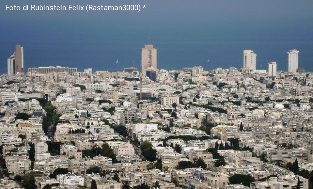 In piazza a Tel Aviv la rabbia degli israeliani contro il governo